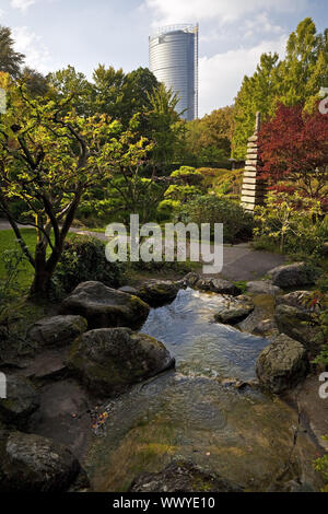 Japanischer Garten und Post Tower, Rheinaue, Bonn, Rheinland, Nordrhein-Westfalen, Deutschland, Europa Stockfoto