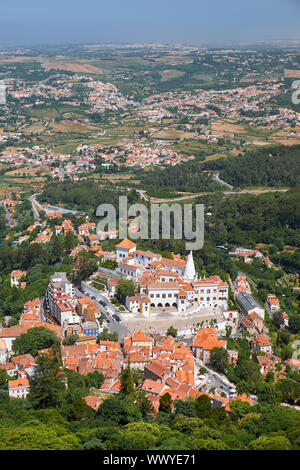 Vogelperspektive auf Palast von Sintra ab die Berge von Sintra gesehen. Sintra. Portugal Stockfoto