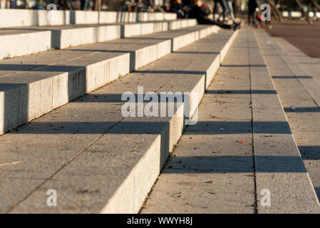 Close-up aus den Schritten auf der Piazza Pla de Miquel Tarradell in Barcelona Stockfoto