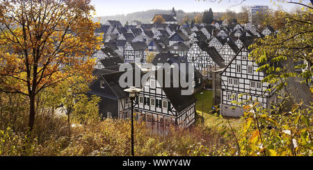 Alter Flecken, Altstadt mit Fachwerkhäusern im Herbst, Freudenberg, Deutschland Stockfoto