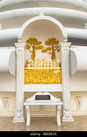 Buddha Skulptur, die Parinirvana, im Japanischen Frieden Pagode Stockfoto