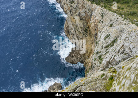 Cap Formentor auf der Insel Mallorca in Spanien. Klippen am Mittelmeer Stockfoto