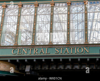 Hielanman's umbrella Glaswänden Eisenbahnbrücke am Hauptbahnhof von Glasgow, Glagow, Strathclyde, Schottland, Großbritannien Stockfoto