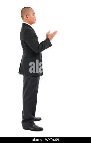 Männlichen muslimischen Gebet in vollen Business Anzug beten auf weißem Hintergrund Stockfoto
