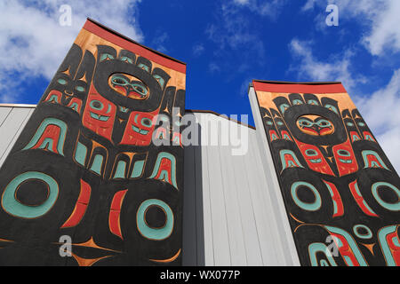 Totem Pole, Blatt'ka Kwaan Naa Kahidi Gemeinschaft Haus, Sitka, Alaska, Vereinigte Staaten von Amerika, Nordamerika Stockfoto