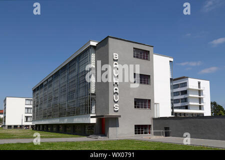 Das Bauhausgebäude von Walter Gropius 1926, UNESCO-Weltkulturerbe, Dessau, Sachsen-Anhalt, Deutschland, Europa Stockfoto