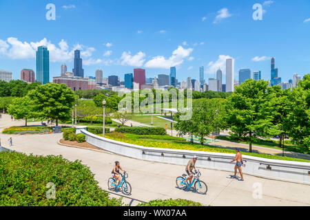 Blick auf die Skyline von Chicago Abwurf von Aquarium, Chicago, Illinois, Vereinigte Staaten von Amerika, Nordamerika Stockfoto