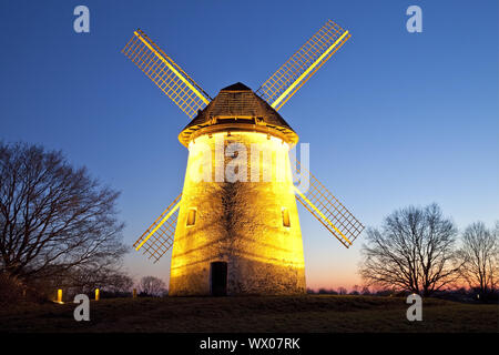 Mühle Egelsberg in der Dämmerung, Krefeld, Niederrhein, Nordrhein-Westfalen, Deutschland, Europa Stockfoto