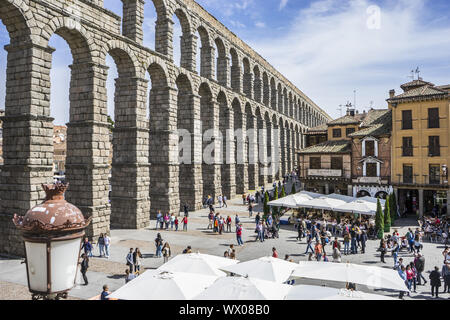 Römisches Aquädukt von Segovia. Baudenkmal als Erbe der Menschheit und internationales Interesse von der UNESCO Stockfoto