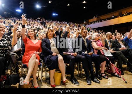 Bournmouth, UK. 16 Sep, 2019. Bournemouth, UK: Jo Swinson, Führer der Liberaldemokraten und Chuka Umunna Voting 2019 der liberale Demokrat Herbst Konferenz an der Bournemouth International Centre am Montag, 19.09.16, 2019. Bild von der Credit: Julie Edwards/Alamy leben Nachrichten Stockfoto