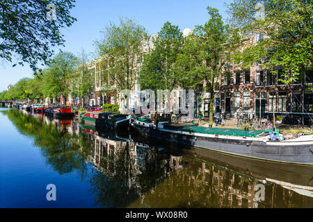 Alte giebelhäuser Gebäude in einem Kanal, Amsterdam, Nordholland, Niederlande, Europa Stockfoto