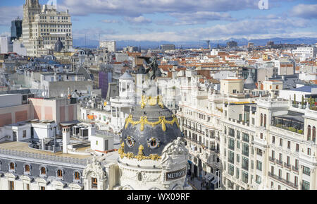 Panoramablick auf das Luftbild von der Gran Vía, der Haupteinkaufsstraße in Madrid, die Hauptstadt von Spanien, Europa. Stockfoto