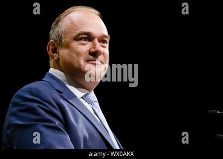 Bournmouth, UK. 16 Sep, 2019. Bournemouth, UK: Rt Hon Sir Edward Davey MP, Stellvertretender Leiter Adressen 2019 der liberale Demokrat Herbst Konferenz an der Bournemouth International Centre am Montag, 19.09.16, 2019. Bild von der Credit: Julie Edwards/Alamy leben Nachrichten Stockfoto