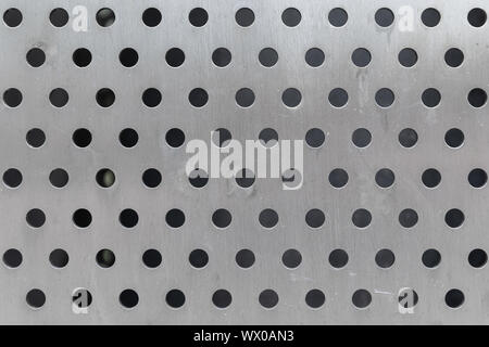 Vorderansicht des Dot Pattern Oberfläche in grauer Farbe auf Stahl Oberfläche. Stockfoto