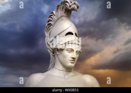 Statue des antiken Athen Staatsmann Perikles. Kopf im Helm griechischen antiken Skulptur der Krieger. Stockfoto