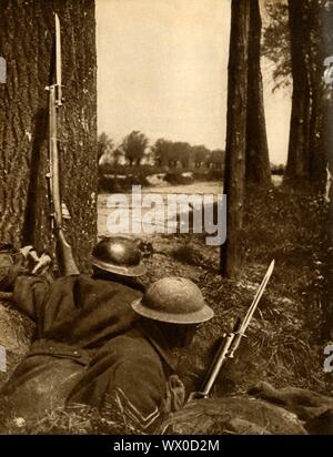 Britische Truppen an der Front, Nordfrankreich, Erster Weltkrieg, 1914-1918, (1933). "Der Anfang vom Ende - Kriegsführung, die in den wieder offen. Ein Vorposten der Argyll und Sutherland Highlanders auf der Lys canal Bank vor St. Floris'. Von "Der Festzug des Jahrhunderts". [Odhams Press Ltd, 1933] Stockfoto