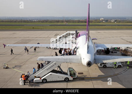 Flugzeug in Parkposition am Flughafen Dortmund 21, Dortmund, Ruhrgebiet, Deutschland, Europa Stockfoto