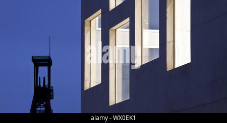Zollverein Kubus und Leiter des Abends, Essen, Ruhrgebiet, Deutschland, Europa Stockfoto