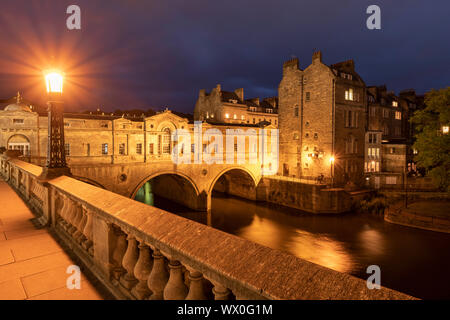 Pulteney Brücke und den Fluss Avon bei Nacht, Badewanne, UNESCO-Weltkulturerbe, Somerset, England, Vereinigtes Königreich, Europa Stockfoto