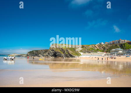 Gelber Sand der Great Western Beach in Newquay an der Nordküste von Cornwall. England. UK. Stockfoto