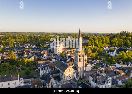 Das Schloss und die Stadt von Langeais im Tal der Loire, Indre-et-Loire, Frankreich, Europa Stockfoto