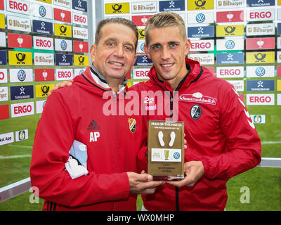 Andreas Petersen (Trainer Germania Halberstadt) mit Sohn Nils Petersen (SC Freiburg) Stockfoto