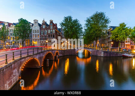 Keizergraht Kanal bei Dämmerung, Amsterdam, Nordholland, Niederlande, Europa Stockfoto