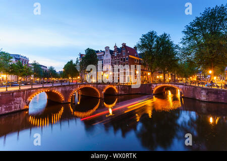 Keizergraht Kanal bei Dämmerung, Amsterdam, Nordholland, Niederlande, Europa Stockfoto