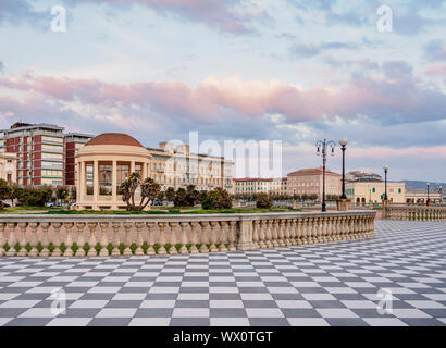 Terrazza Mascagni in der Dämmerung, Livorno, Toskana, Italien, Europa Stockfoto