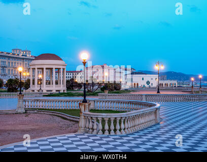 Terrazza Mascagni in der Dämmerung, Livorno, Toskana, Italien, Europa Stockfoto