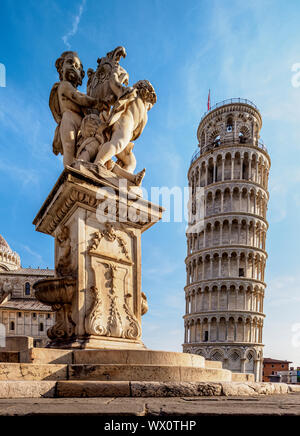 Putten Springbrunnen und Schiefen Turm von Pisa, Piazza dei Miracoli, UNESCO-Weltkulturerbe, Pisa, Toskana, Italien, Europa Stockfoto