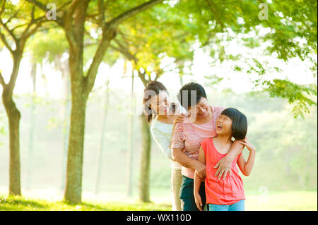 Drei Generationen Familie Spaß im freien Stockfoto