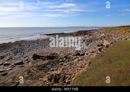 Die wunderschöne Küste von South Wales mit seinen sandigen Stränden und Felsen mit einem sehr hohen Aufstieg und Fall der Gezeiten Strände sind expansive bei Ebbe. Stockfoto