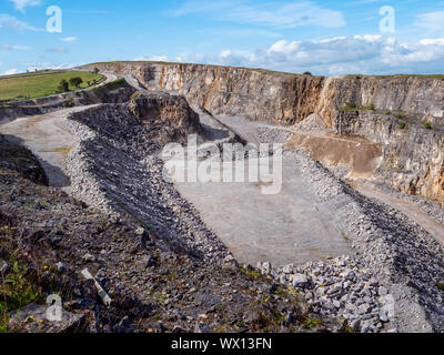 Hohe Rake Tagebau mineral Funktionsweise auf longstone Flanke in der Nähe von Baslow in The Derbyshire Peak District DE Stockfoto