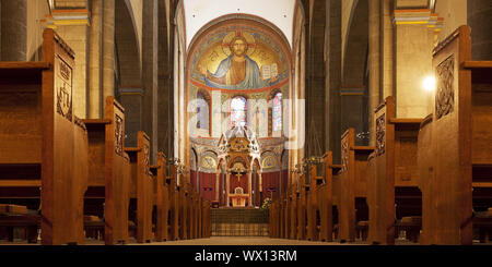 Interieur mit Hauptapsis, Abteikirche Maria Laach, Glees Rheinland-Pfalz, Deutschland, Europa Stockfoto