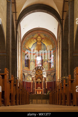 Interieur mit Hauptapsis, Abteikirche Maria Laach, Glees Rheinland-Pfalz, Deutschland, Europa Stockfoto