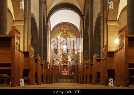 Interieur mit Hauptapsis, Abteikirche Maria Laach, Glees Rheinland-Pfalz, Deutschland, Europa Stockfoto