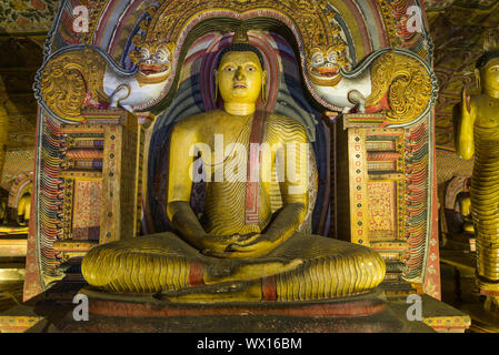 Die Dambulla Cave Tempel ist der größte und am besten erhaltene Höhlentempel in Sri Lanka Stockfoto