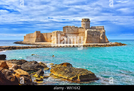 Das Schloss in der Isola di Capo Rizzuto in der Provinz Crotone Stockfoto