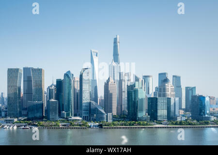 Moderne finanzielle Aufbauend auf den Huangpu Fluss Stockfoto