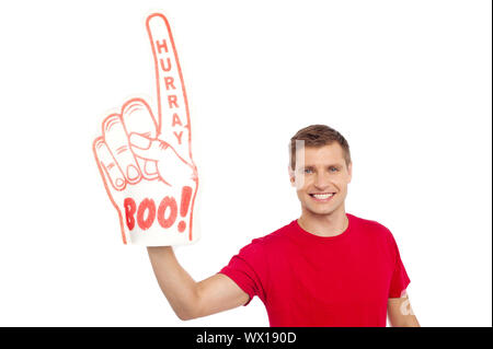 Hübscher junger lächelnder Mann hält eine große Schaum Hand zeigt Aufmunterung sein team Stockfoto