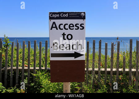 Zeichen der Zugang zum Strand von Nauset Light Beach. Cap Cod National Seashore. Eastham. Massachusetts. USA Stockfoto