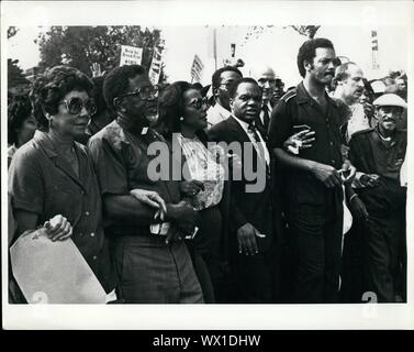 Washington, DC, USA. 27 Aug, 1983. Führende den Marsch auf Washington waren von Links, Sammy Davis jr., Pfr. Jesse Jackson, Del WALTER FOUNTROY, Coretta Scott King und REV. JOSEPH LOWERY. Im März feierte den 20. Jahrestag von Dr. König s Marsch auf Washington. Bild: Keystone Bilder USA/ZUMAPRESS.com/Alamy leben Nachrichten Stockfoto