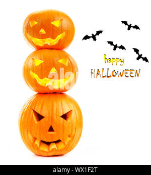 Scary Halloween Kürbisse & Fledermäuse isoliert auf weißem Stockfoto