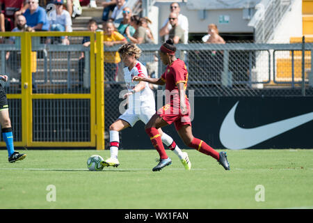 VALENTINA GIACINTI AC Mailand aus VEREITELT ALLYSON SWABY als Roma während der Roma gegen Mailand, Rom, Italien, 15. September 2019, Fußball Italienische Fußball Serie A Frauen Stockfoto