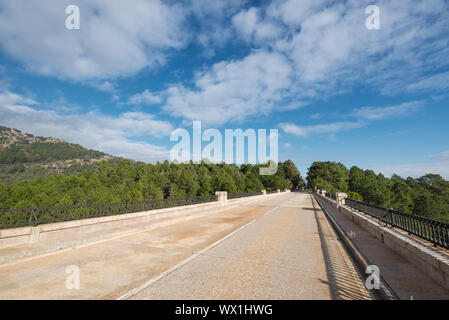 Straße im Tal der gefallenen, Madrid, Spanien. Stockfoto