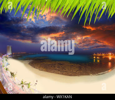 Arrecife Lanzarote Playa del Reducto Strand Antenne Nachtansicht auf den Kanaren Stockfoto