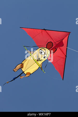 Kite mit der Sendung mit der Maus Abbildung, blauer Himmel, Deutschland, Europa Stockfoto