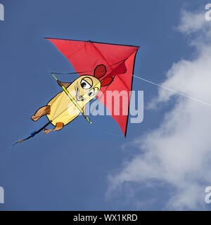 Kite mit der Sendung mit der Maus Abbildung, blauer Himmel, Deutschland, Europa Stockfoto