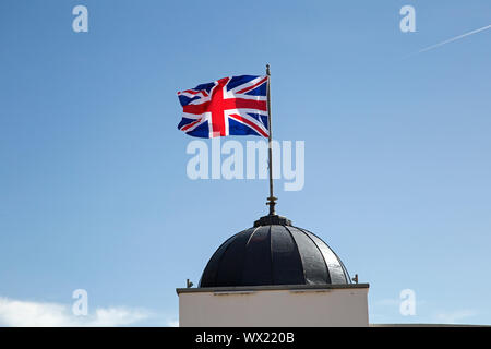 Clacton On Sea, Essex, England, 15. September 2019, die Union Flag fliegt über die Pier. Stockfoto